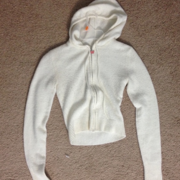 White long sleeve hooded crop top sweater