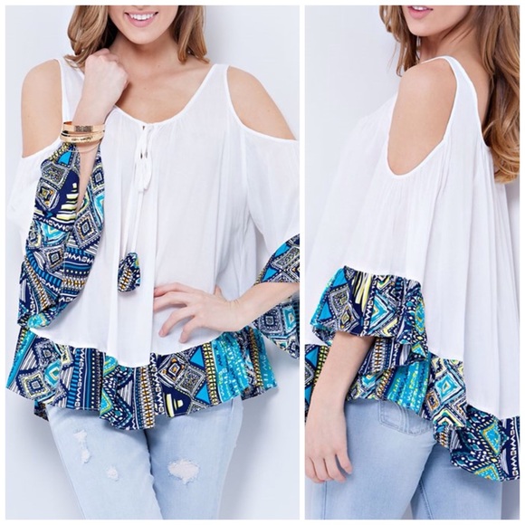 ❌SOLD OUT ❌ 🎉SALE🎉Peekaboo sleeve tunic - Picture 3 of 3