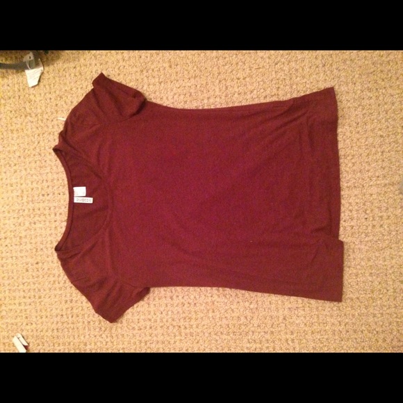 Simple burgundy tee shirt