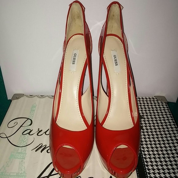 Gorgeous GUESS Pumps