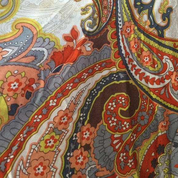 ❌SOLD OUT ❌ Boho paisley fringe Kimono - Picture 3 of 3