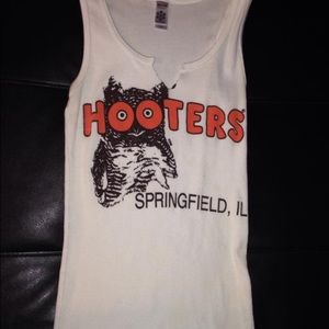 Hooters tank 🍺🍗