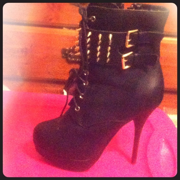 Blk booties - Picture 1 of 3
