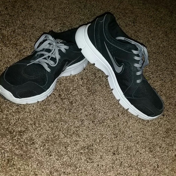 Womens Nike Flex Experience Run Shoes
