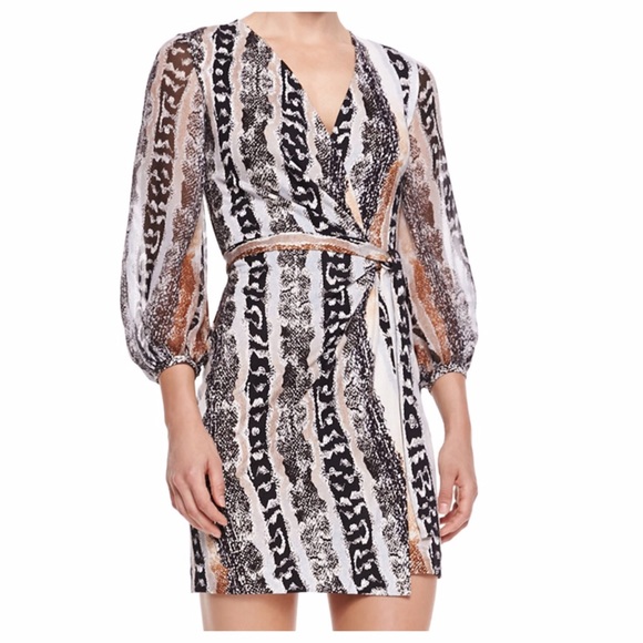 🌼 Sigourney Snake-Print Short Wrap Dress 🌼NWT - Picture 2 of 4