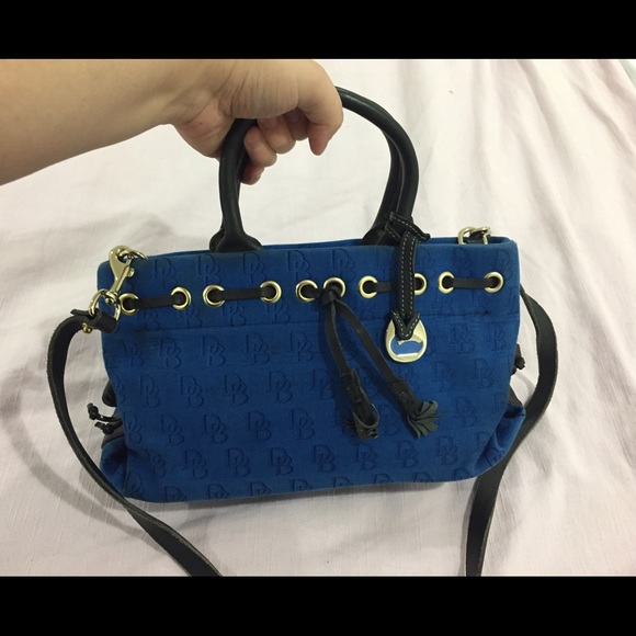 AUTHENTIC BLUE DOONEY & BOURKE CROSS BODY HAND BAG