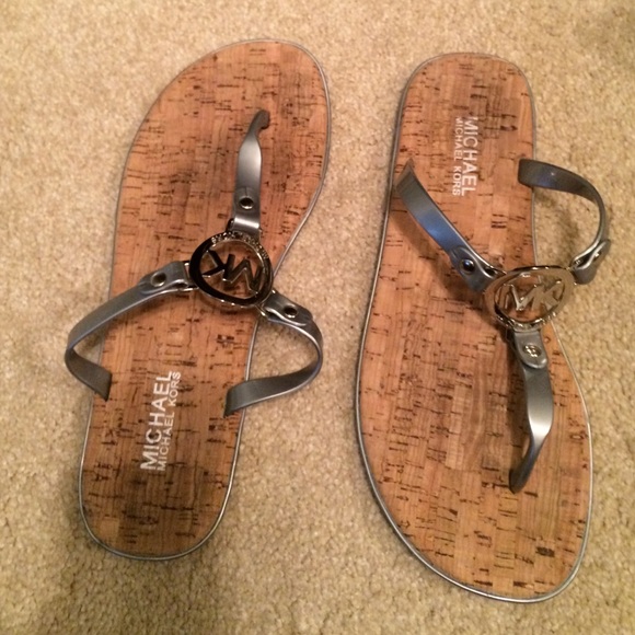 Authentic Michael Kors sandals sz. 7.5 silver logo