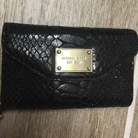 MK Wristlet - Picture 4 of 4