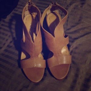 Tan Nine West Heels