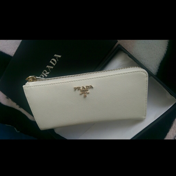 Last final price!Authentic Prada Wallet! brand new