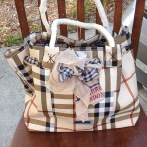 Burberry bucket bag