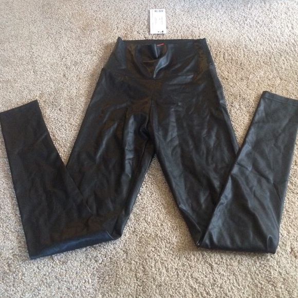 Black liquid leggings