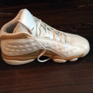Air Jordan 13 retro -- white/wheat size 6
