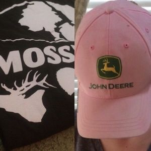 Bundle for xonikki19. Mossy Oak shirt & JD hat.
