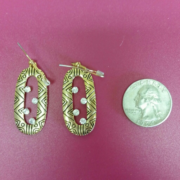 Fun goldtone Aztec printed earrings - Picture 2 of 2