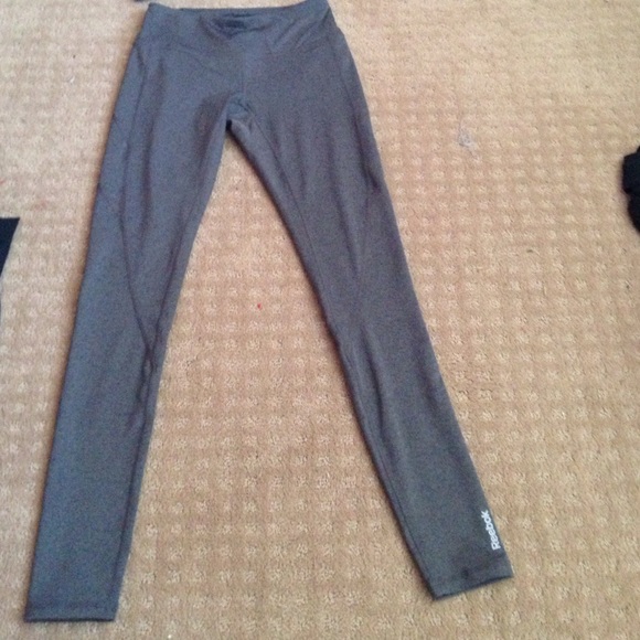 GRAY REEBOK LEGGINGS