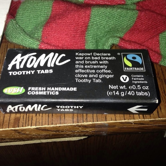 LUSH Atomic Toothy Tabs