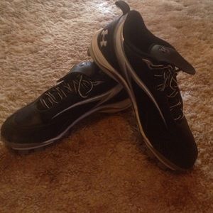 Underarmor cleats women's