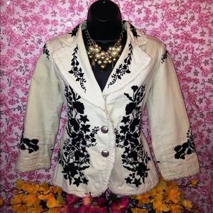 Miss Me 3/4 Cream Blazer. Black Flora Detail. Med