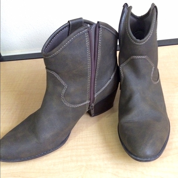 Kenneth Cole booties