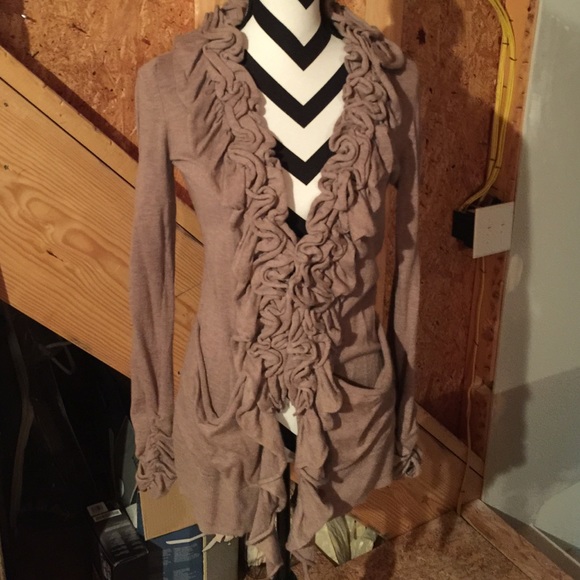 Madison Neutral color frilly with snap closure