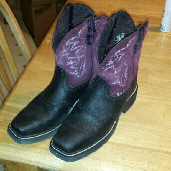Justin gypsy cowboy boots size 9.5