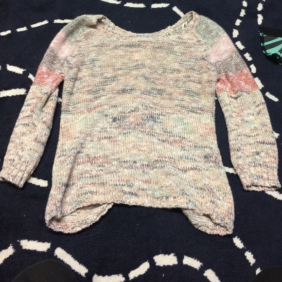 Quarter sleeve sweater