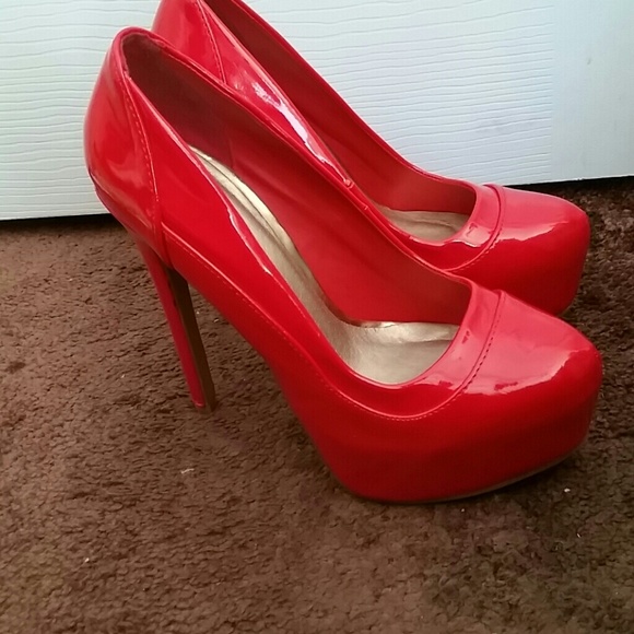 Fire Engine Hot Red High Heels!! 😍😘 - Picture 2 of 3