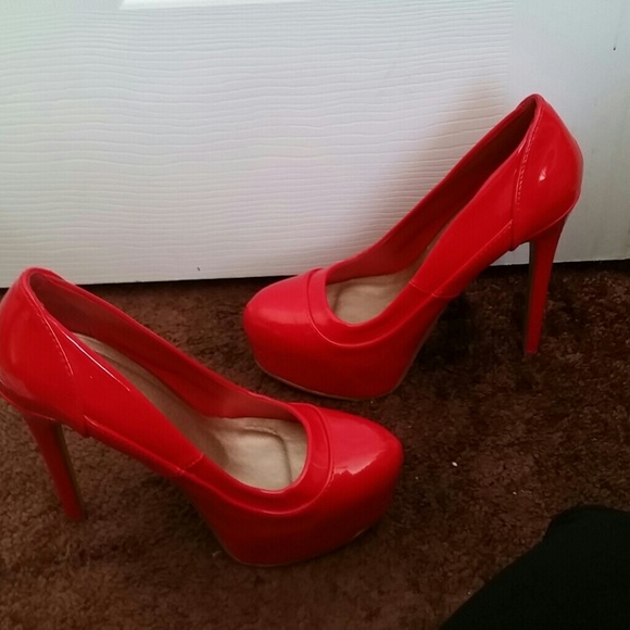 Fire Engine Hot Red High Heels!! 😍😘 - Picture 3 of 3