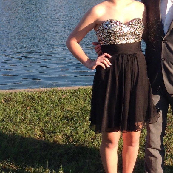 PROM/HOMECOMING DRESS - Picture 3 of 4