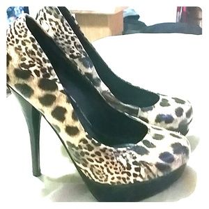 Leaperd print pumps