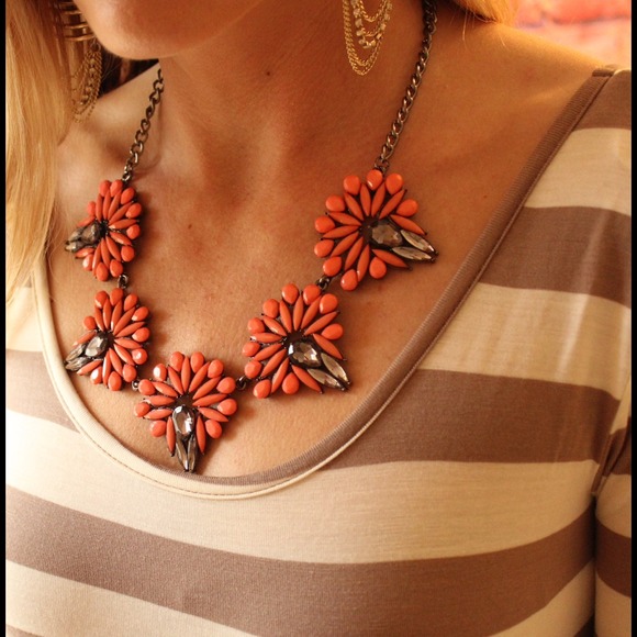 Jewelry - Coral and rhinestone necklace