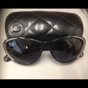 CHANEL black cat eye sunglasses with gold chain