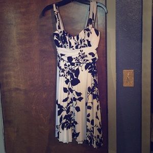 Darling black and white pattern dress!