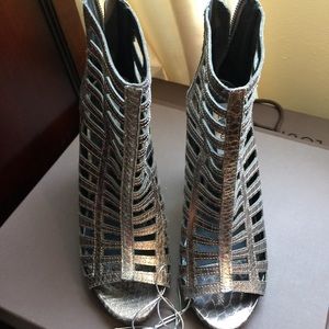 Item shipped to buyer who cancelled😭😭😭