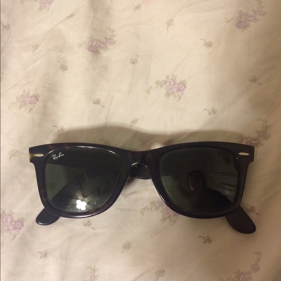 Wayfarer Ray-Bans!