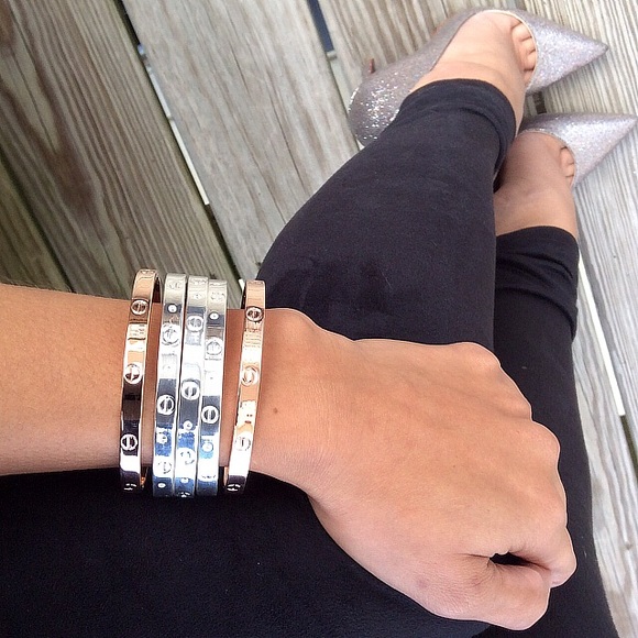 SOLD OUT❗️18KGP silver love bracelets WITH CRYSTAL - Picture 3 of 4