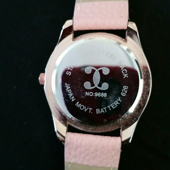 Rose gold watch - Picture 3 of 4