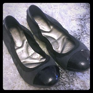 Flexable comfortable black flats