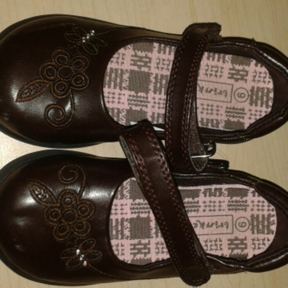 Girl shoes