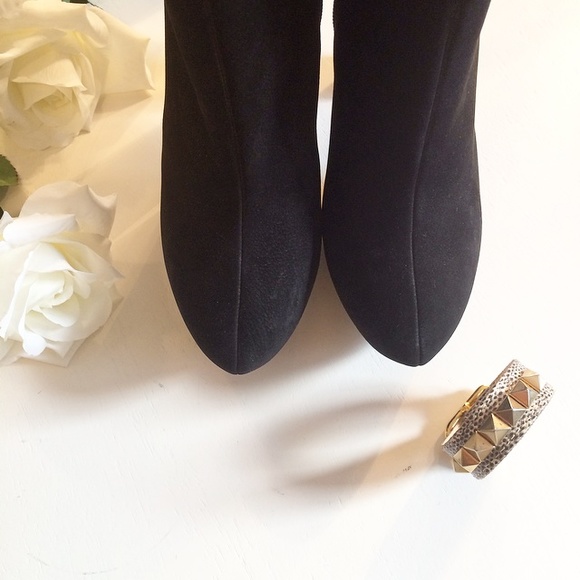 • SOLD • Report Signature Suede Ankle Boots❤️ - Picture 2 of 4