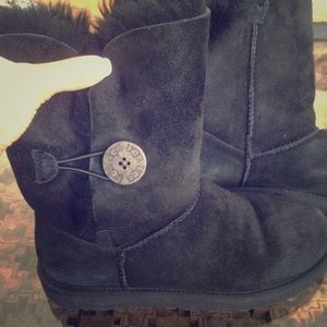 Women's Black UGG Bailey Boots! Sz: 8! Like New