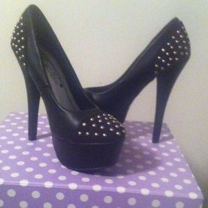 Flash Sale Black pumps