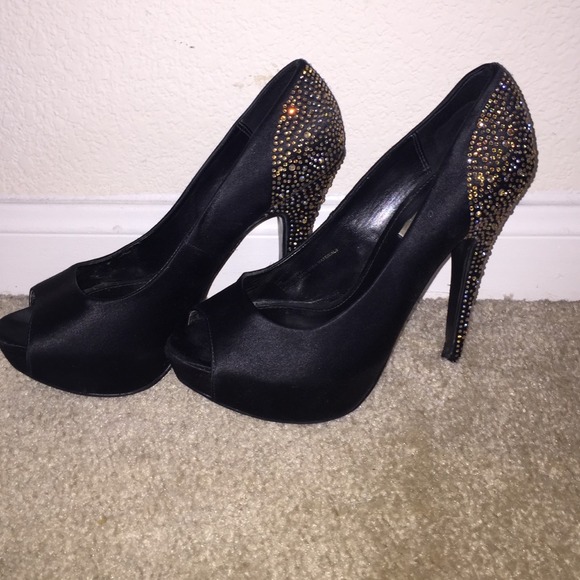 Bedazzled Steve Madden pumps!