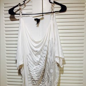 White col shoulder too