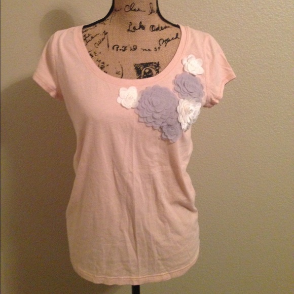 SOLD IN BUNDLE Loft tee shirt