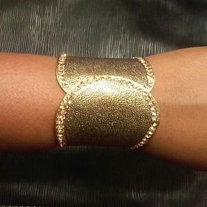 Gold bangle
