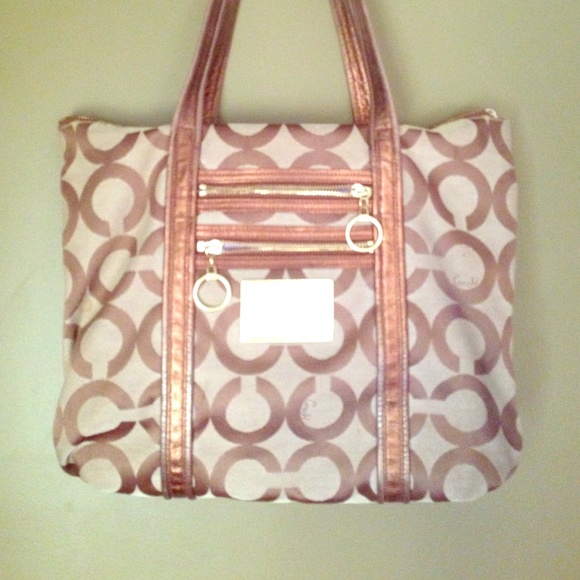 🌸Coach Poppy Tote With Gold Accents!