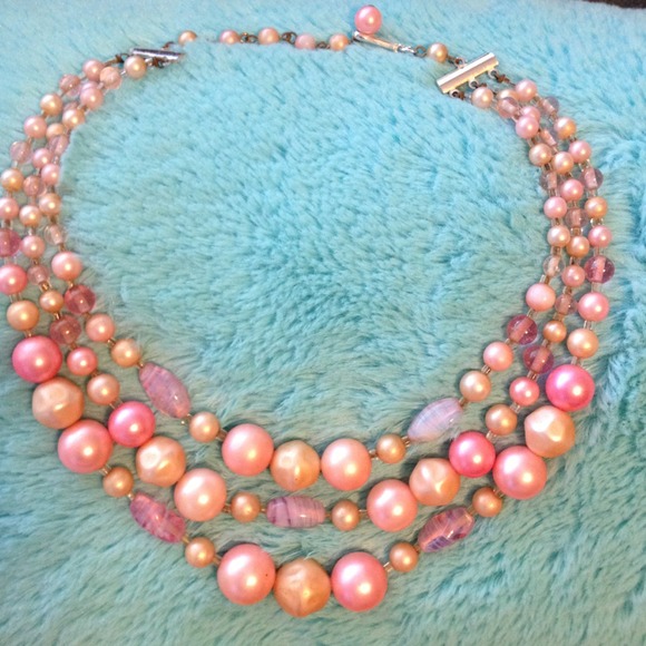Jewelry - SOLD💓💖Pink Vintage Beautiful 3-Layer Drape