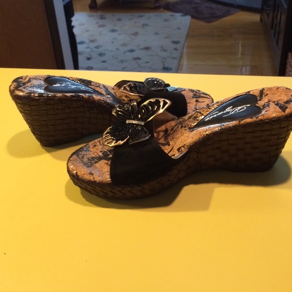 Dezario Wedge Shoes